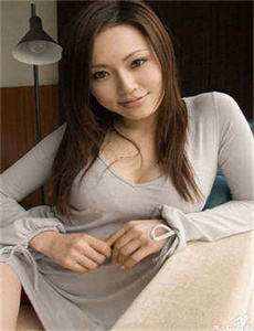 《新婚女子遭村主任侵犯》