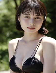 《一晚睡了三个女高中生》